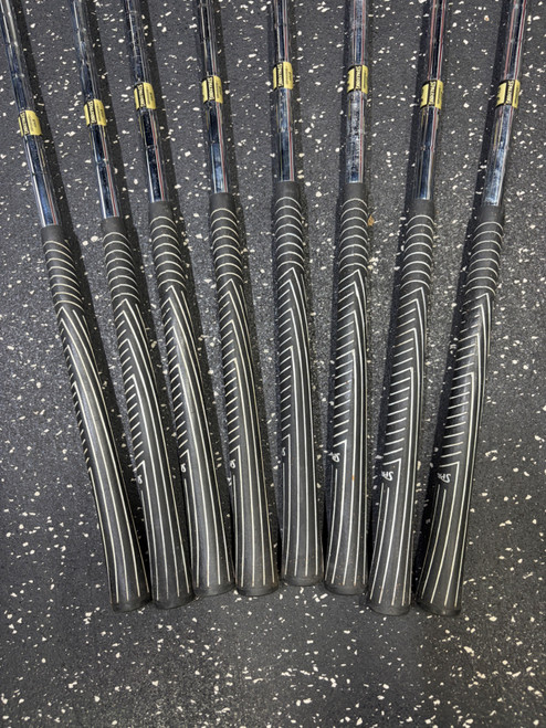 Vist Large View of Product Image Which is Used Spalding EXECUTIVE Mens Iron Set RH 3I-PW