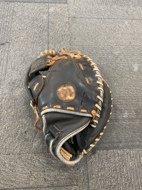Vist Large View of Product Image Which is Used Wilson 600 BB/SB Catchers RH Throw Black 33"