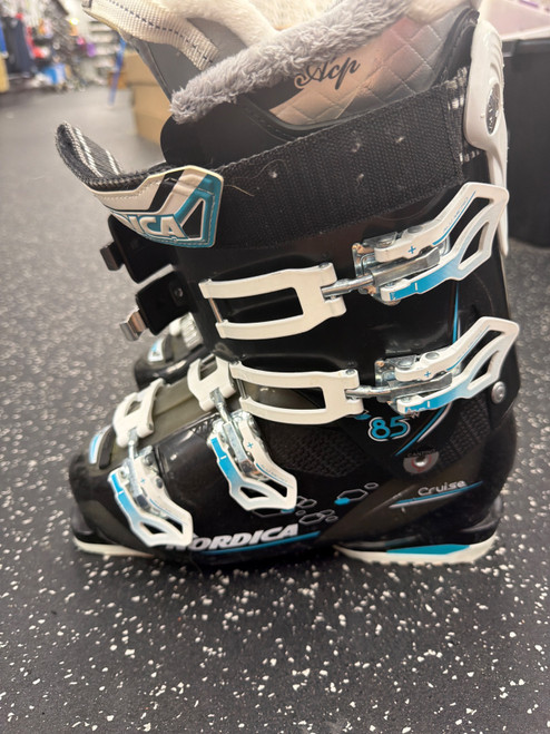 Vist Large View of Product Image Which is Used Nordica CRUISE 85 Womens DH Ski Boot Black 295 MP - M11.5
