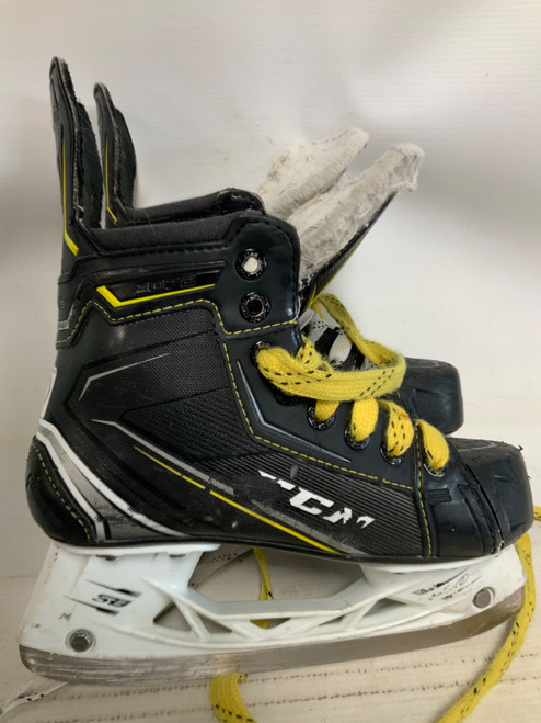 Vist Large View of Product Image Which is Used CCM TACKS 9070 Junior Hockey Skate Junior 02