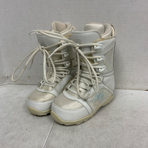 Vist Large View of Product Image Which is Used M3 Girls Snowboard Boots White Junior 03