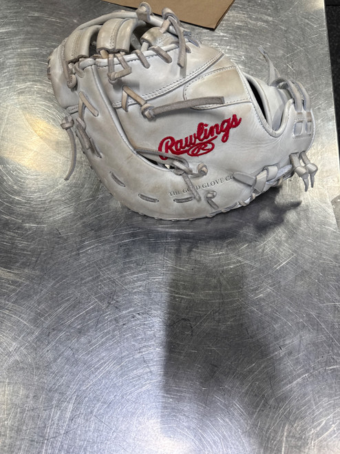 Vist Large View of Product Image Which is Used Rawlings LIBERTY BB/SB First Base RH Throw White 12 1/2"