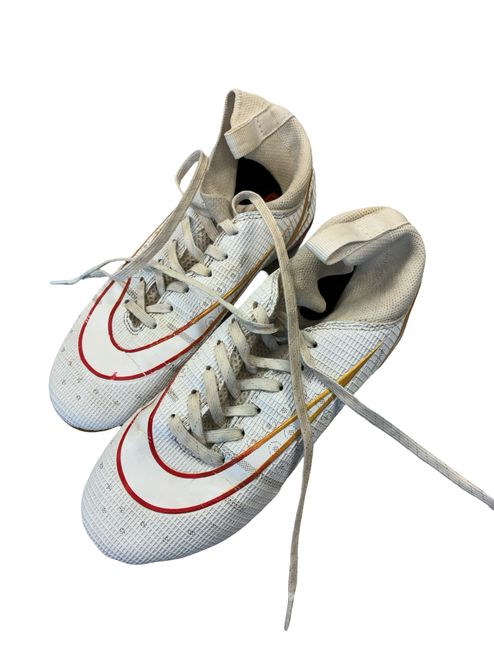 Vist Large View of Product Image Which is Used Soccer Cleats White Junior 04.5