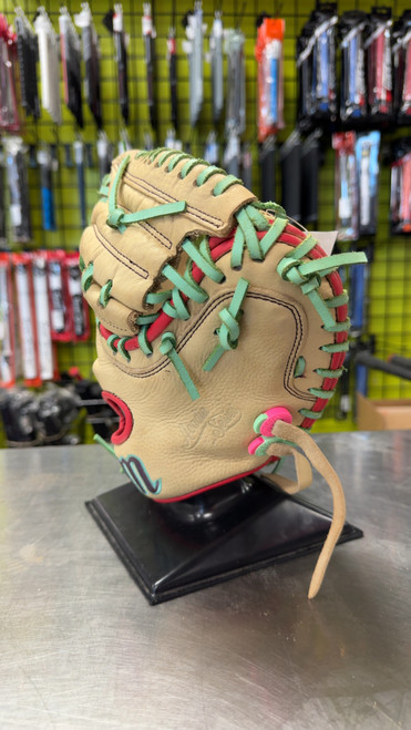 Vist Large View of Product Image Which is Used Marucci ACADIA SERIES BB/SB Catchers RH Throw Tan 32"