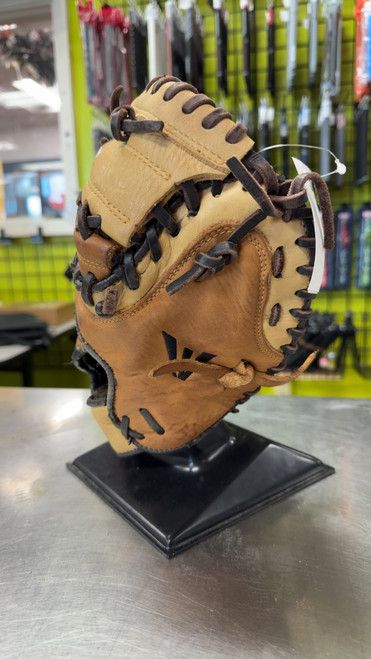 Vist Large View of Product Image Which is Used Easton NATURAL ELITE BB/SB Catchers RH Throw Brown 32"