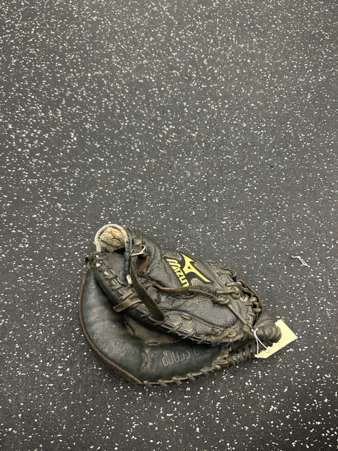 Vist Large View of Product Image Which is Used Mizuno GXC 94 BB/SB Catchers RH Throw Black 33 1/2"