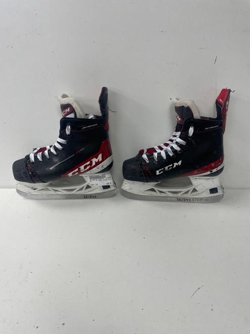 Vist Large View of Product Image Which is Used CCM JETSPEED FT475 Junior Hockey Skate Junior 02