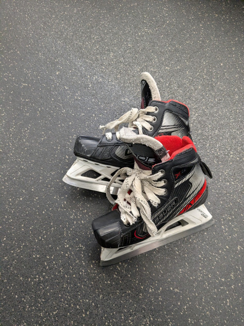 Vist Large View of Product Image Which is Used Bauer VAPOR X2.7 Junior Goalie Skate Junior 01.5
