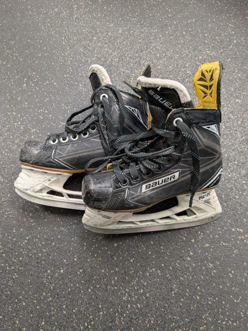 Vist Large View of Product Image Which is Used Bauer IGNITE Junior Hockey Skate Junior 01