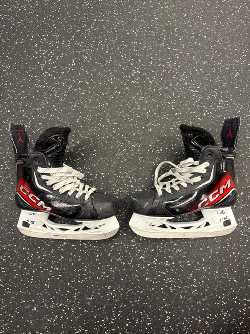 Vist Large View of Product Image Which is Used CCM JETSPEED FT 870 Intermediate Hockey Skate Intermediate 3.5