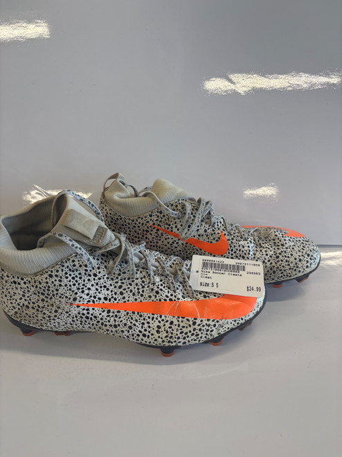Vist Large View of Product Image Which is Used Nike Soccer Cleats None Senior 5