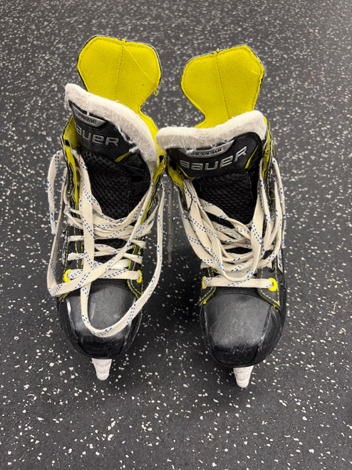 Vist Large View of Product Image Which is Used Bauer SUPREME S35 Junior Hockey Skate Junior 01