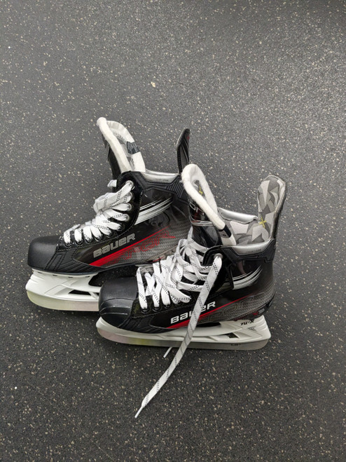 Vist Large View of Product Image Which is Used Bauer VAPOR X3 Intermediate Hockey Skate Intermediate 6.0