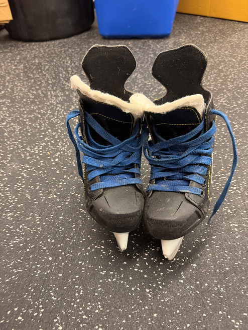 Vist Large View of Product Image Which is Used CCM 9040 Youth Hockey Skate Youth 13.0