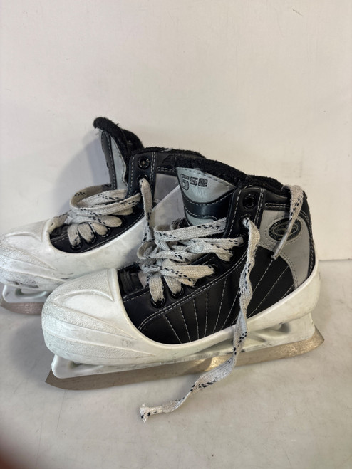 Vist Large View of Product Image Which is Used CCM SUPER TACKS 652 Junior Goalie Skate Junior 01.5