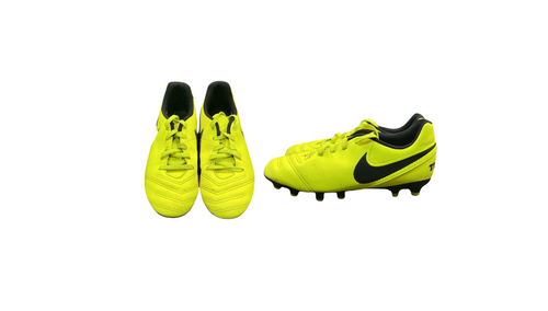 Vist Large View of Product Image Which is Used Nike TIEMPO Soccer Cleats Yellow Junior 01