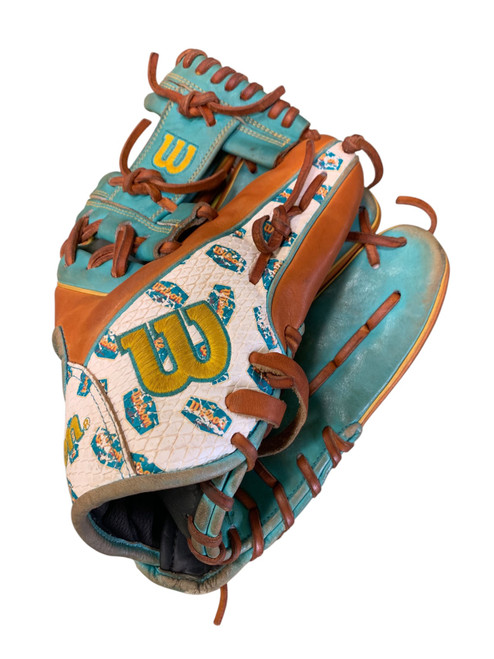 Vist Large View of Product Image Which is Used Wilson A2000 BB/SB Glove RH Throw Brown 11 1/2"