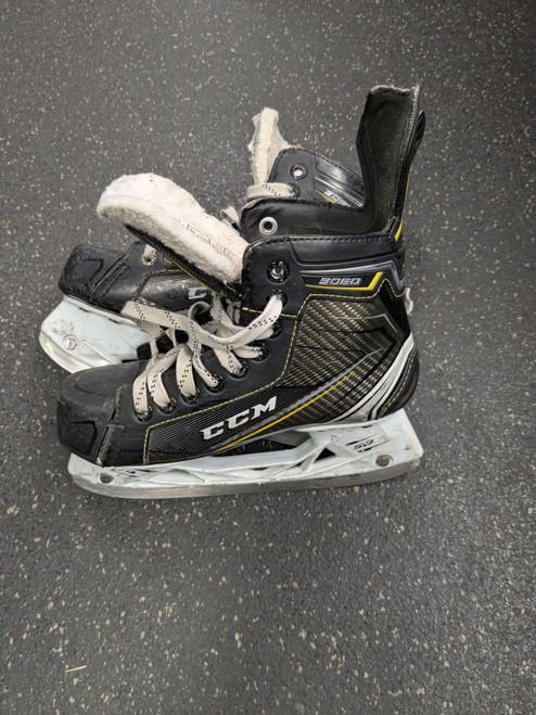 Vist Large View of Product Image Which is Used CCM 9060 Junior Hockey Skate Junior 02.5