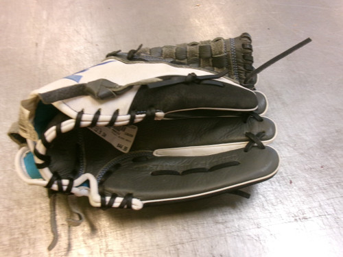 Vist Large View of Product Image Which is Used Easton BLACK MAGIC BB/SB Glove RH Throw White 12 1/2"