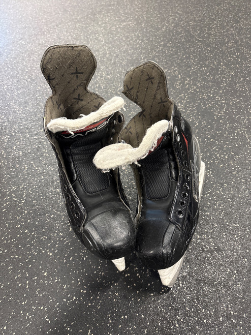 Vist Large View of Product Image Which is Used Bauer VAPOR VOLT PRO Intermediate Hockey Skate Intermediate 6.0