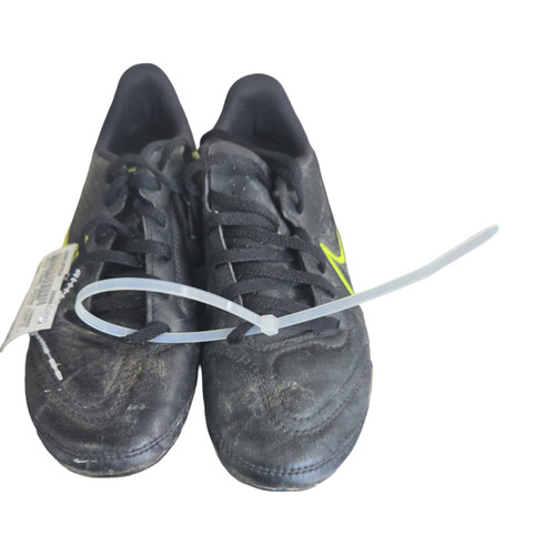 Vist Large View of Product Image Which is Used Nike TIEMPO SOCCER CLEATS SZ 4 Soccer Cleats Black Junior 04