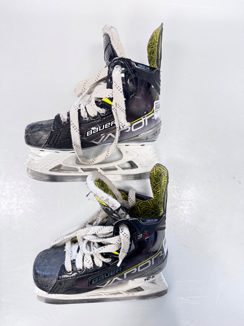 Vist Large View of Product Image Which is Used Bauer 3X Junior Hockey Skate Junior 03