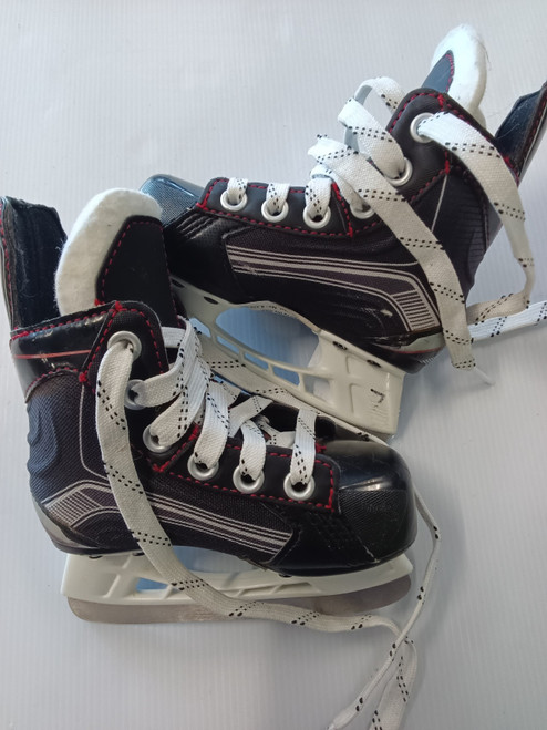 Vist Large View of Product Image Which is Used Bauer VAPOR Youth Hockey Skate Youth 07.0