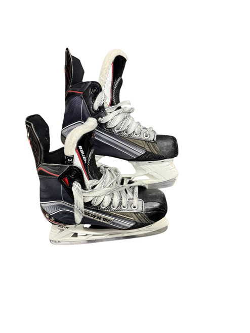 Vist Large View of Product Image Which is Used Bauer VAPOR X700 Junior Hockey Skate Junior 03.5
