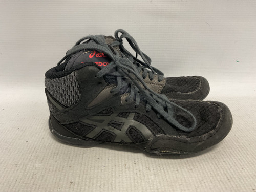 Vist Large View of Product Image Which is Used Asics Wrestling Shoes Black Junior 01