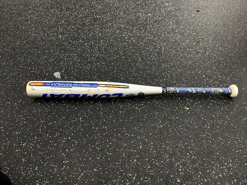 Vist Large View of Product Image Which is Used Combat MAXUM BB/SB Senior League Bat 31"