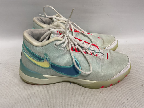Vist Large View of Product Image Which is Used Nike Basketball Shoes M White Senior 9.5