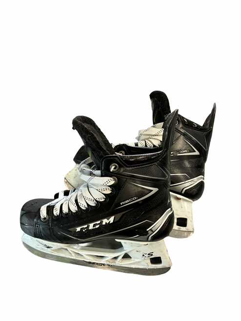 Vist Large View of Product Image Which is Used CCM MAXPRO Junior Hockey Skate Junior 04.5