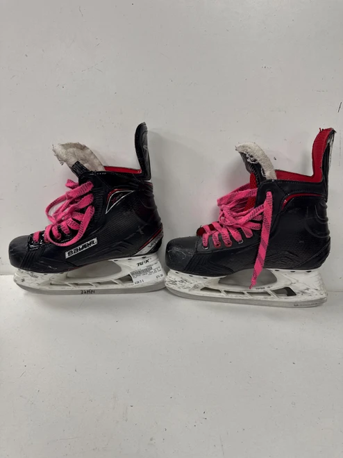 Vist Large View of Product Image Which is Used Bauer VAPOR X600 Senior Hockey Skate Senior 5