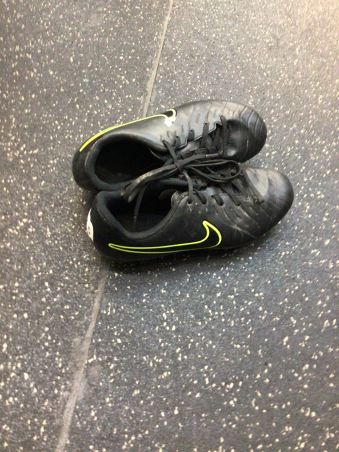 Vist Large View of Product Image Which is Used Nike Soccer Cleats Black Junior 03.5