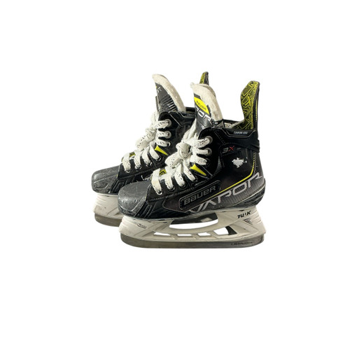Vist Large View of Product Image Which is Used Bauer VAPOR Junior Hockey Skate Junior 01.5