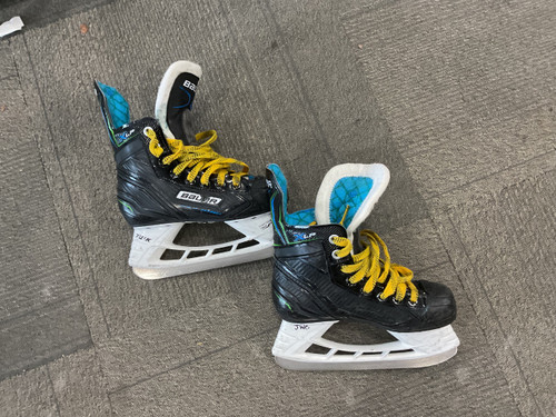 Vist Large View of Product Image Which is Used Bauer XLP Junior Hockey Skate Junior 01