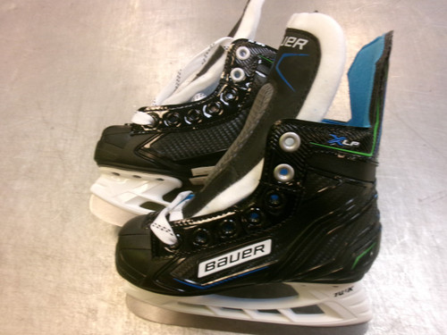 Vist Large View of Product Image Which is Used Bauer XLP Youth Hockey Skate Youth 10.0
