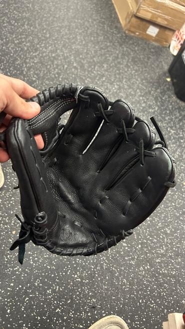 Vist Large View of Product Image Which is Used Wilson A500 BB/SB Glove RH Throw Black 11 1/2"