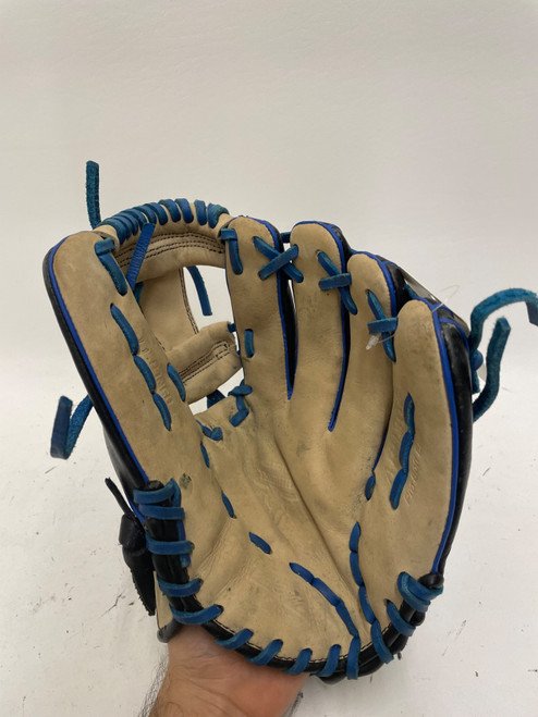 Vist Large View of Product Image Which is Used Akadema AEH302 BB/SB Glove RH Throw Black And Natural 11 1/2"
