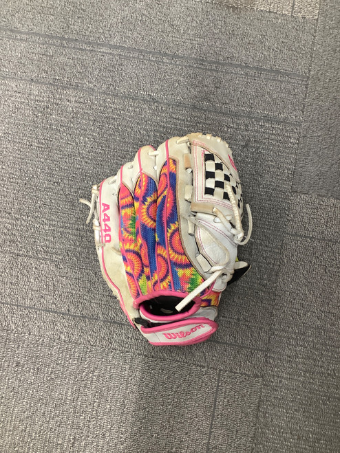 Vist Large View of Product Image Which is Used Wilson FLASH RH Throw Fastpitch Gloves White 11 1/2"