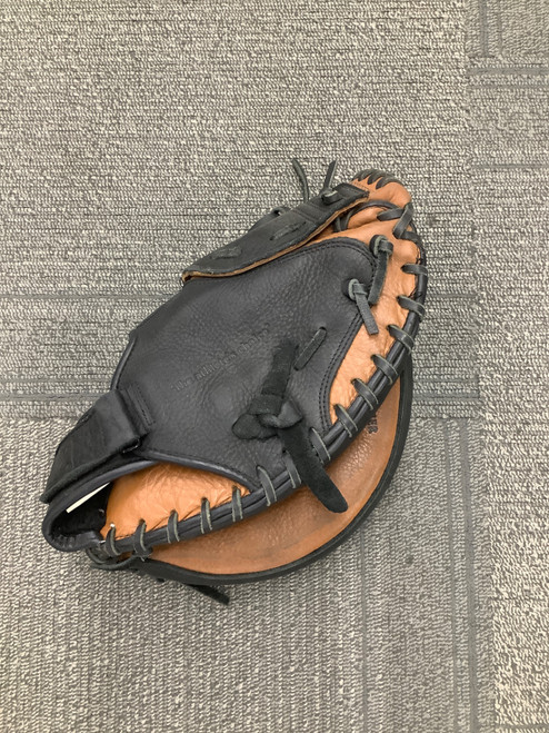 Vist Large View of Product Image Which is Used MacGregor DGP BB/SB Catchers RH Throw Black 32"