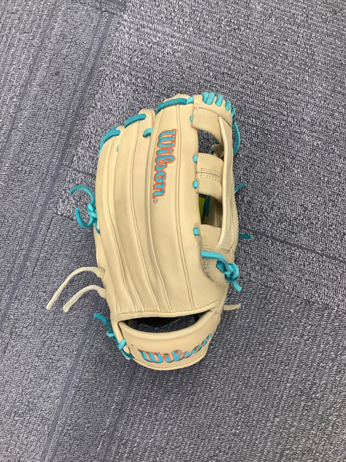Vist Large View of Product Image Which is Used Wilson A1000 BB/SB Glove RH Throw Tan 12"