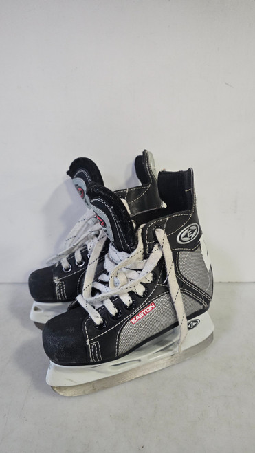 Vist Large View of Product Image Which is Used Easton SYN 100 Youth Hockey Skate Youth 10.0