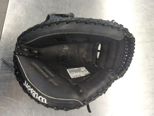 Vist Large View of Product Image Which is Used Wilson A2000 BB/SB Catchers RH Throw Black 32 1/2"