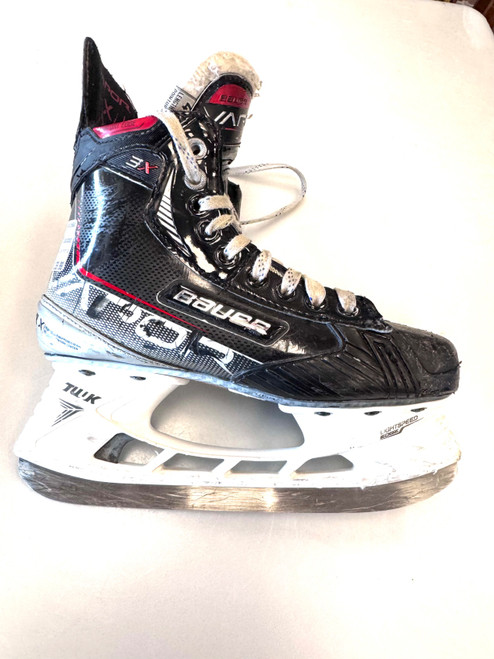 Vist Large View of Product Image Which is Used Bauer 3X FIT 2 Intermediate Hockey Skate Intermediate 4.0
