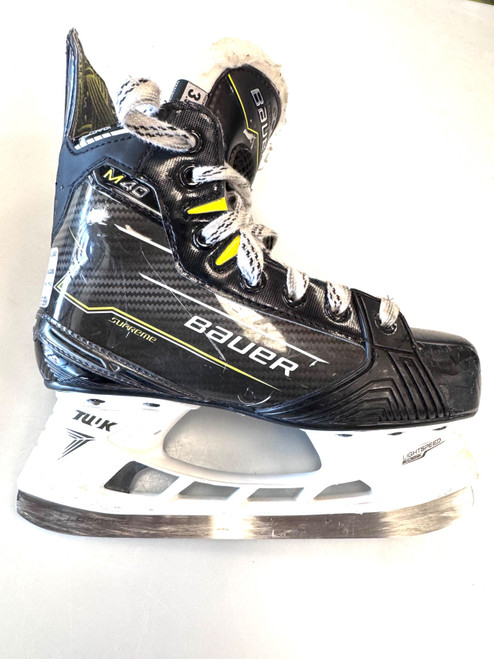 Vist Large View of Product Image Which is Used Bauer M40 Intermediate Hockey Skate Intermediate 3.5