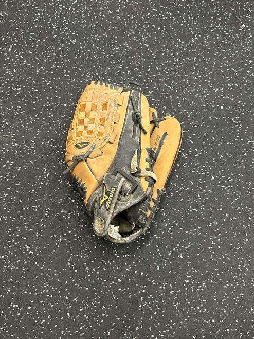 Vist Large View of Product Image Which is Used Mizuno GSP 1300T BB/SB Glove RH Throw Brown 13"