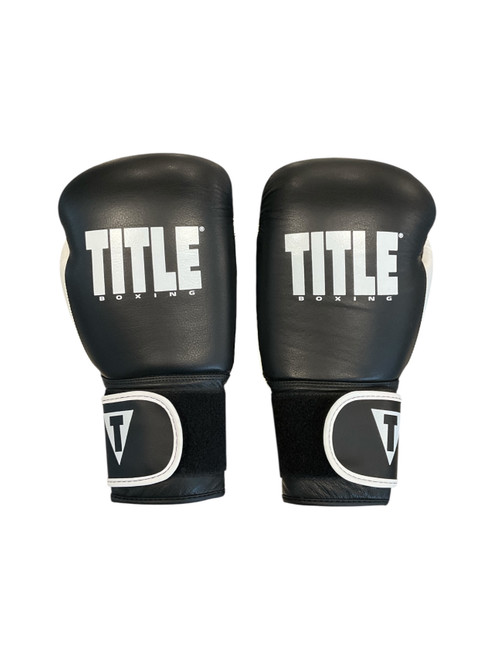 Vist Large View of Product Image Which is Used Title DYNAMIC STRIKE Boxing Gloves Black Senior