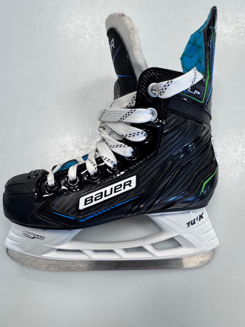 Vist Large View of Product Image Which is Used Bauer XLP Junior Hockey Skate Junior 01