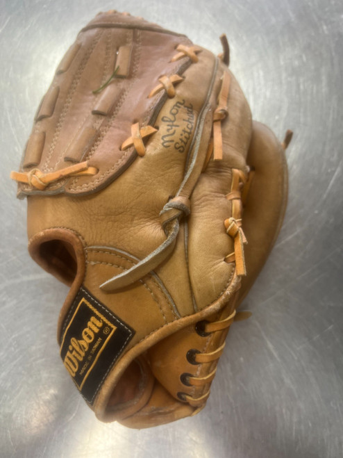 Vist Large View of Product Image Which is Used Wilson RON CEY BB/SB Glove RH Throw Brown 12"